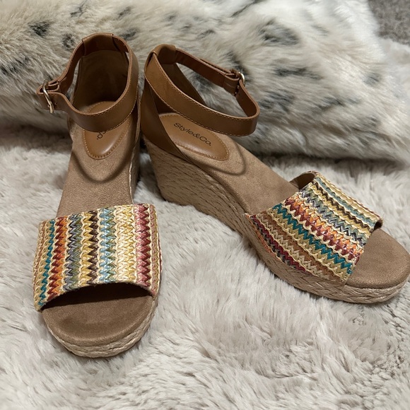 NWT Style andCompany Saleeney Wedges Size 8 1/2 - Picture 2 of 5